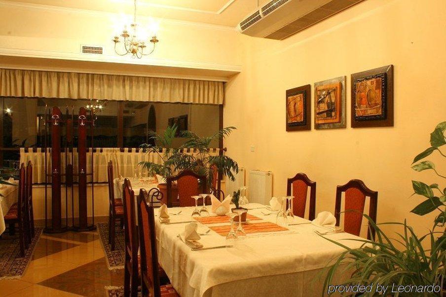 Hotel Baron Tiran Restoran fotoğraf