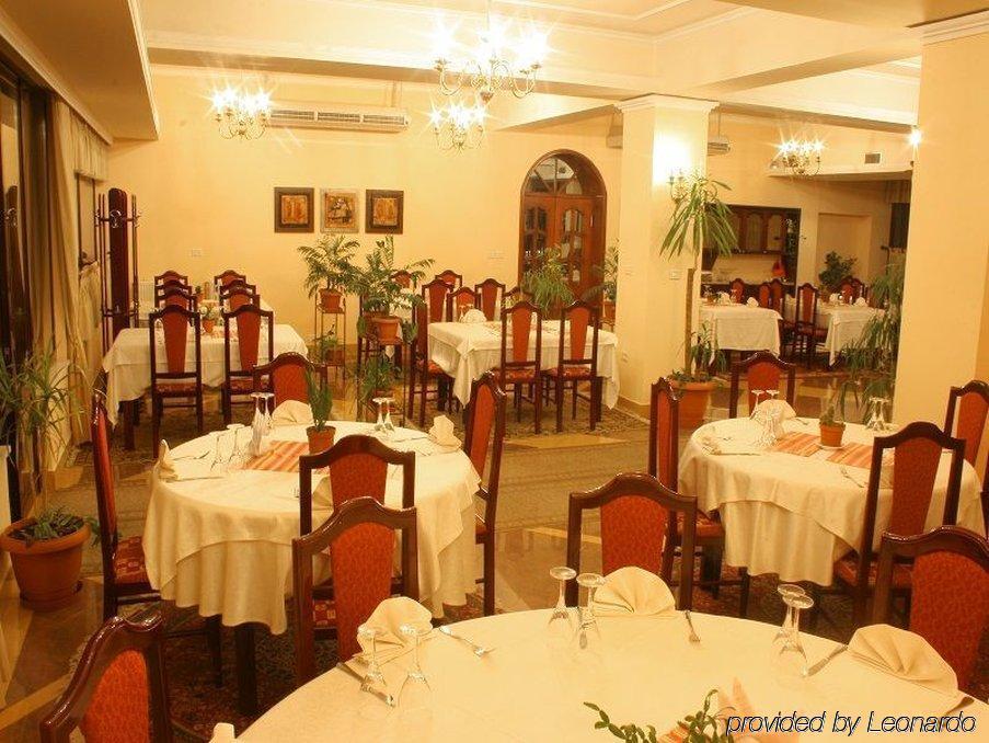 Hotel Baron Tiran Restoran fotoğraf
